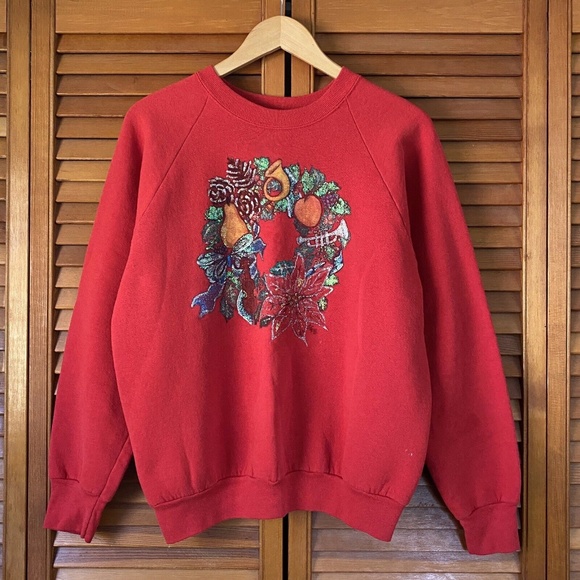 Fruit of the Loom Tops - Vintage Ugly Christmas Sweatshirt Large Wreath Red Fruit Of The Loom 50/50 USA